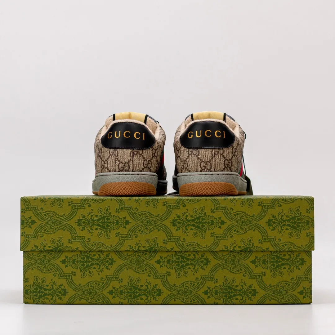 Factory price 580 [Higher version] GUCCI casual sports distressed small dirty shoes, polished cowhide fabric, hand-made distressed effect!  Original terry cloth, delicate, soft, comfortable and breathable. Privately molded steel-stamped two-color original TPU outsole (lower layer is wider, upper layer is narrower) to differentiate the wrong version of the outsole in the market. Fabric, material, outsole, detail comparison SIZE: 34-41, 38-45 regular size (women's 34, 41, men's 38, 45 customized, non-returnable and non-exchangeable) (women's colors and men's models need to be customized)